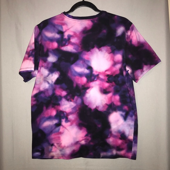 NWOT Nike T-Shirt - Picture 2 of 7